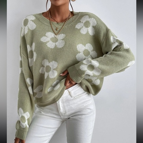 Cozy Flower Sweater - Picture 3 of 3
